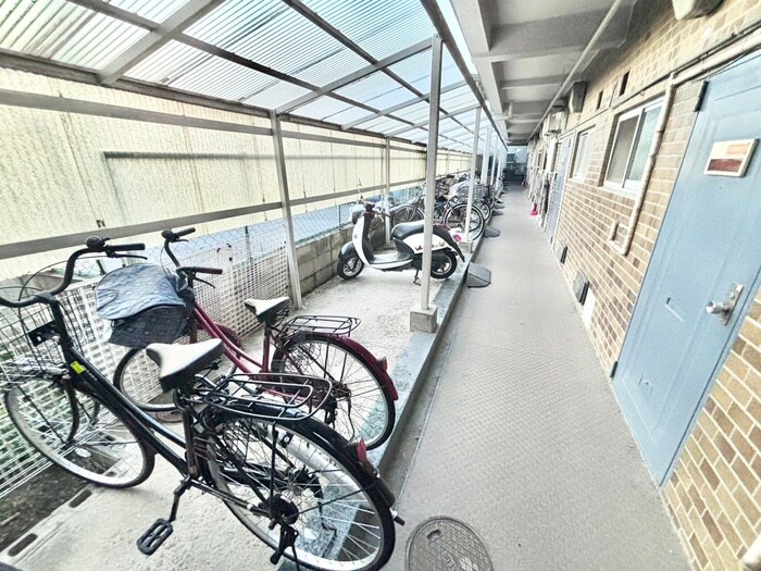 物件外観写真3　(駐輪場)