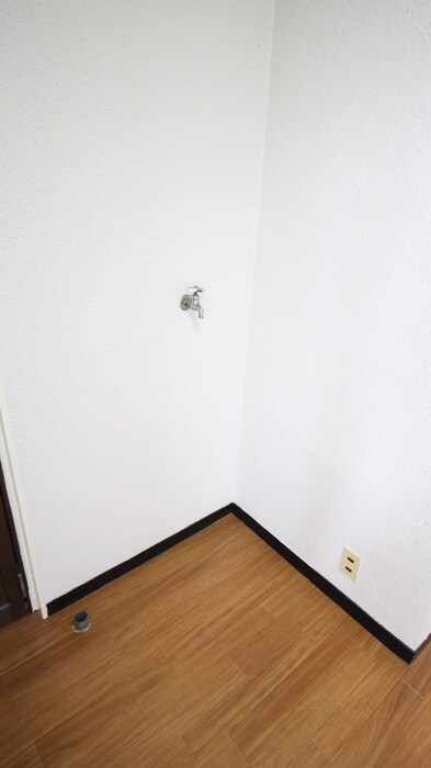 物件内観写真13　(洗濯機置場)