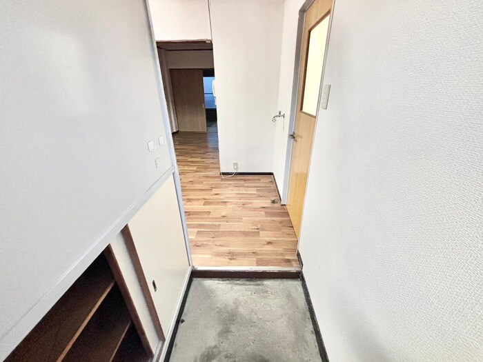 物件内観写真17　(玄関)