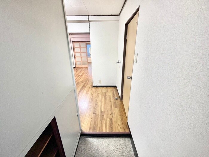 物件内観写真17　(玄関)