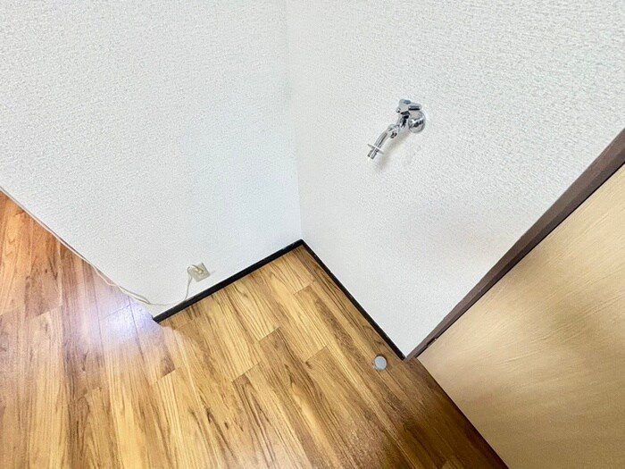 物件内観写真18　(洗濯機置場)