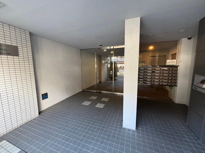 物件外観写真4　(エントランス部分)