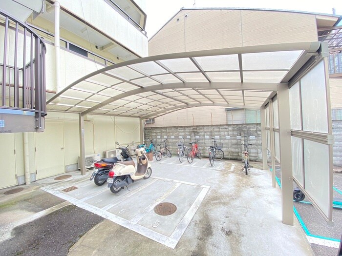 物件外観写真6　(駐輪場)