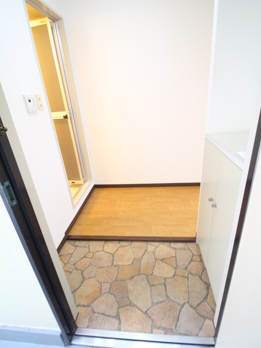 物件内観写真10　(玄関)