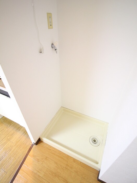 物件内観写真11　(洗濯機置場)