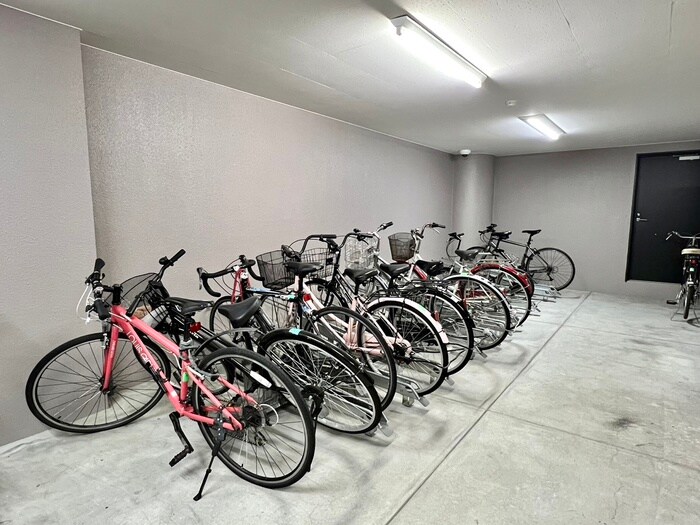 物件外観写真2　(駐輪場)