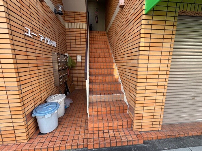 物件外観写真3　(エントランス部分)