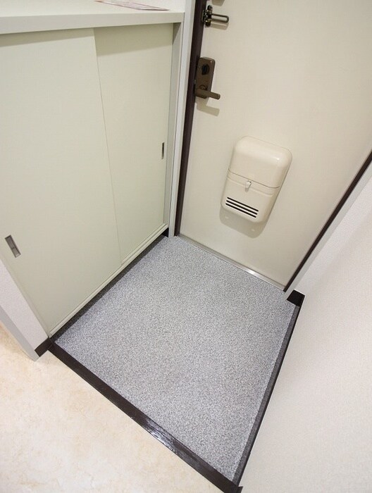 物件内観写真16　(玄関)