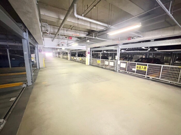 物件外観写真5　(駐車場)