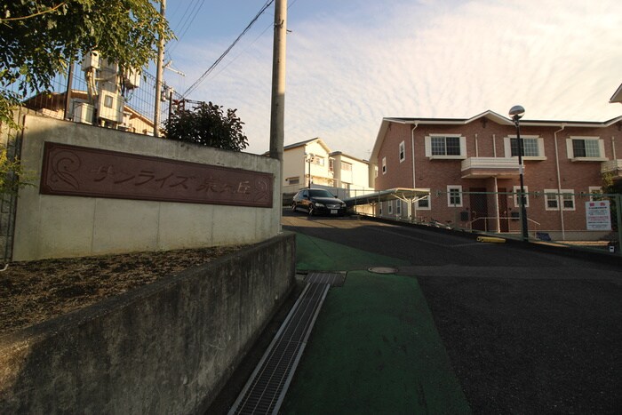 物件外観写真2　(エントランス部分)