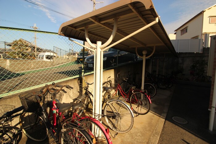 物件外観写真4　(駐輪場)