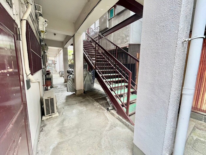 物件外観写真2　(エントランス部分)