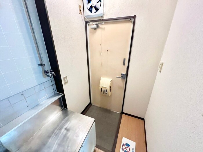 物件内観写真14　(玄関)