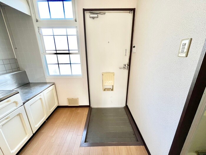 物件内観写真17　(玄関)