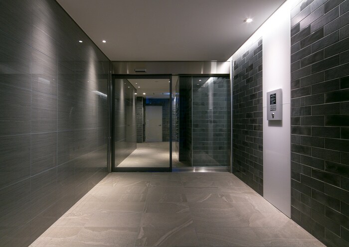 物件外観写真4　(エントランス部分)