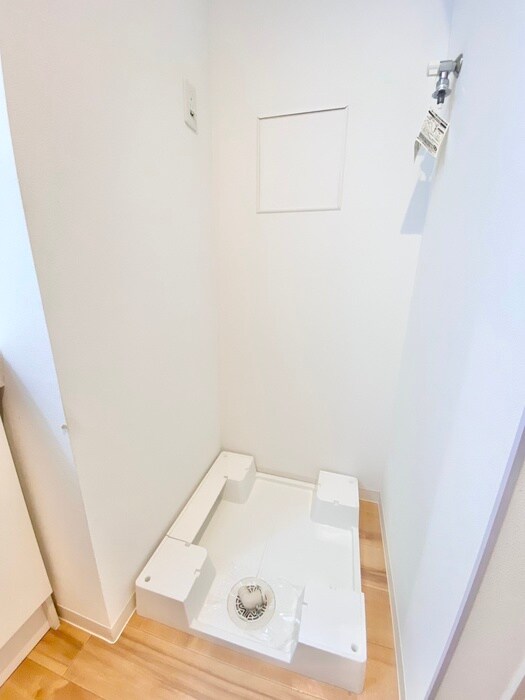 物件内観写真14　(洗濯機置場)