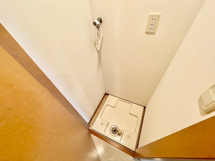 物件内観写真12　(洗濯機置場)