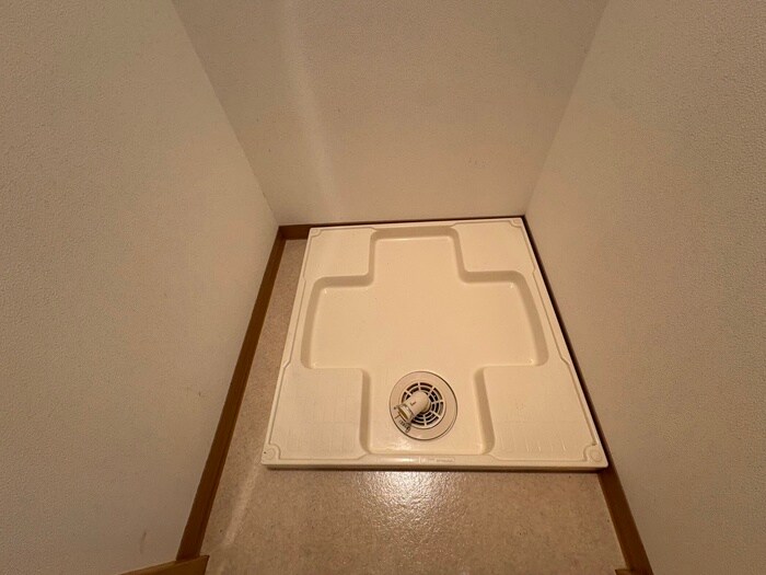 物件内観写真14　(洗濯機置場)