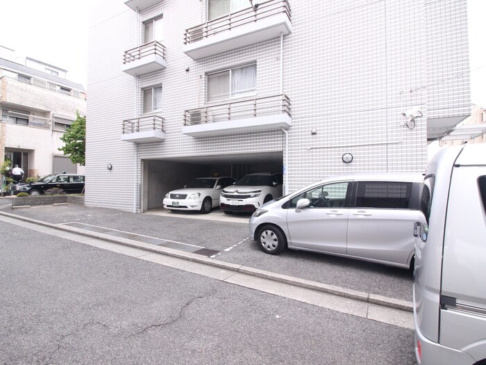 物件外観写真5　(駐車場)