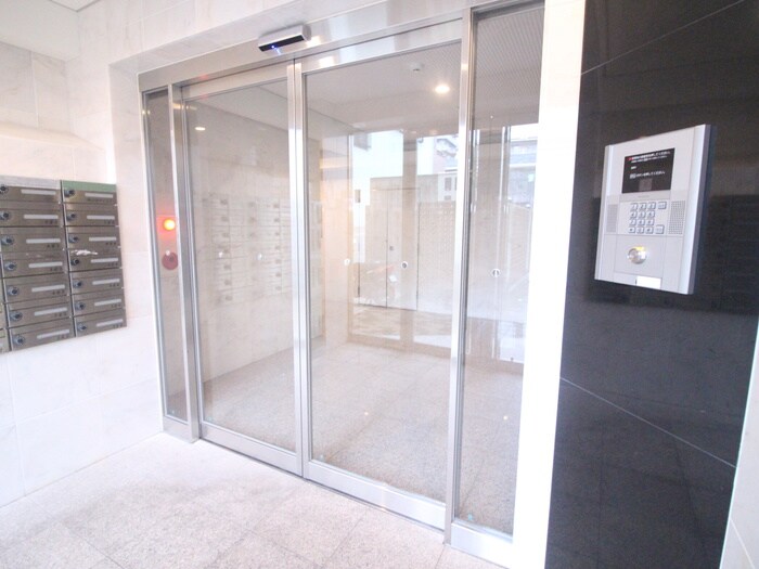 物件外観写真4　(エントランス部分)