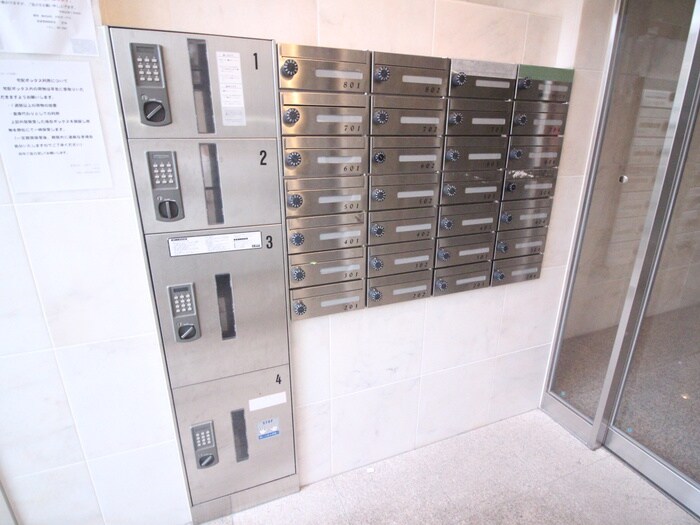 物件外観写真5　(エントランス部分)