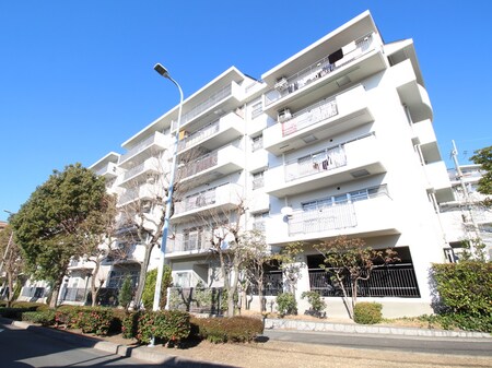 千里緑丘住宅３号棟（202）外観写真
