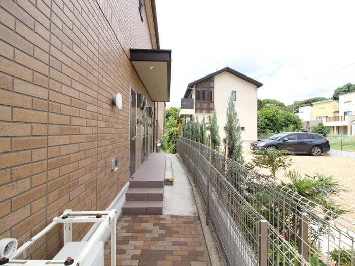 物件外観写真2　(エントランス部分)