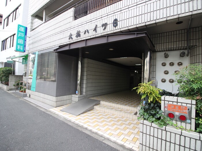 物件外観写真2　(エントランス部分)