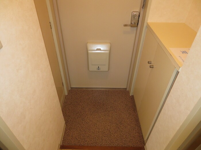 物件内観写真9　(玄関)