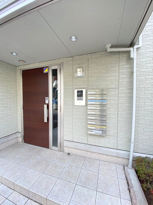 物件外観写真5　(エントランス部分)
