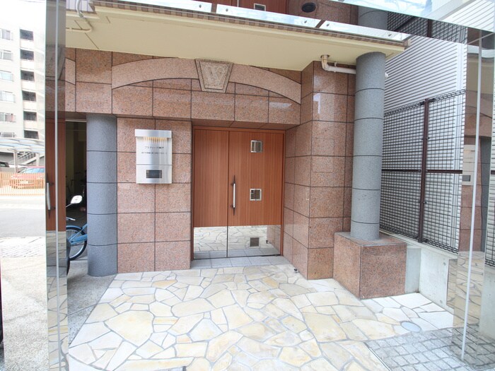 物件外観写真2　(エントランス部分)