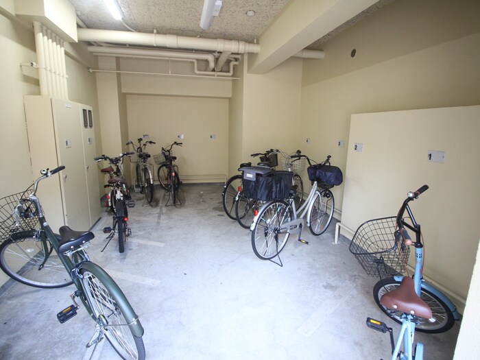 物件外観写真3　(駐輪場)