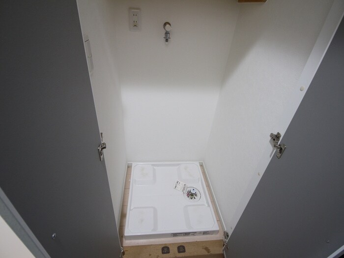 物件内観写真12　(洗濯機置場)