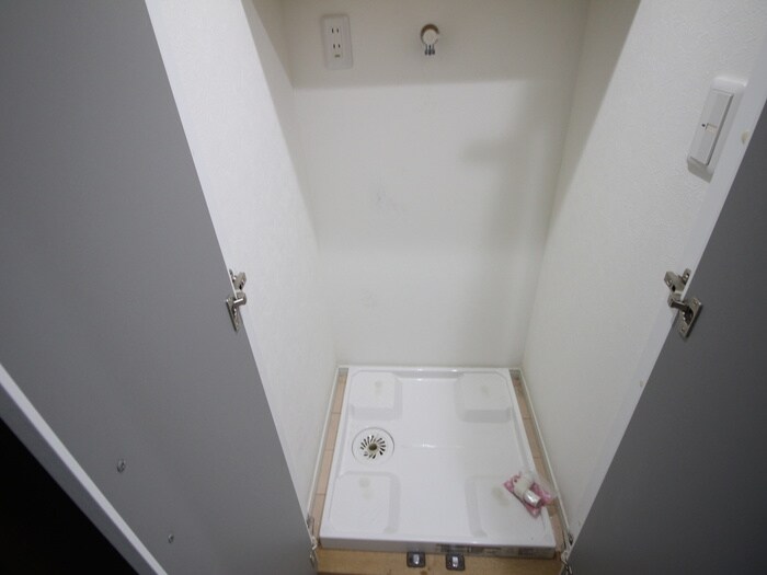 物件内観写真12　(洗濯機置場)