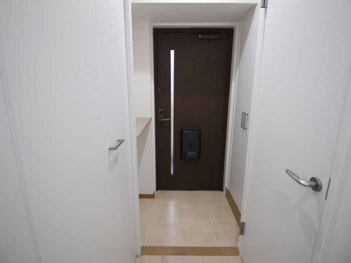 物件内観写真15　(玄関)