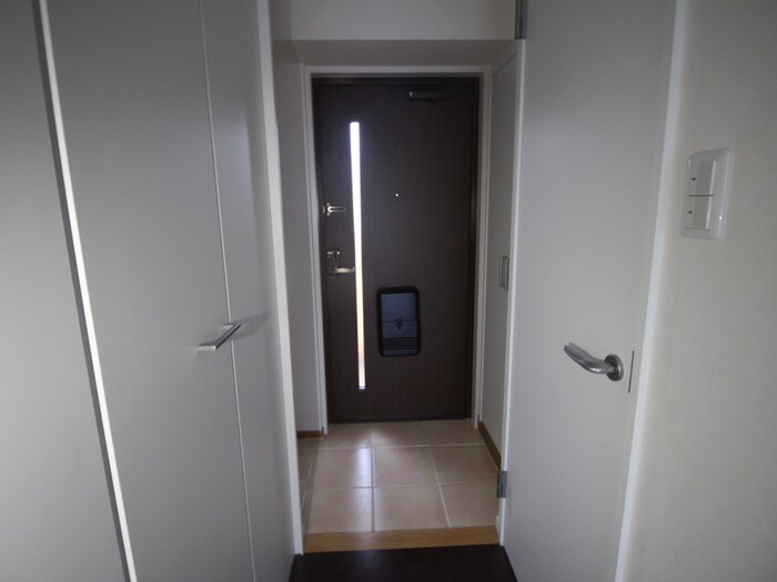 物件内観写真16　(玄関)