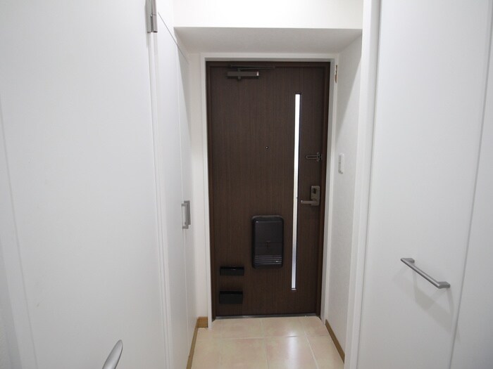 物件内観写真16　(玄関)