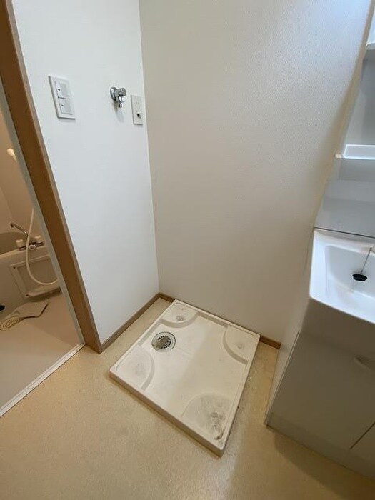 物件内観写真11　(洗濯機置場)