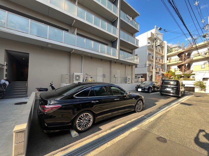 物件外観写真3　(駐車場)