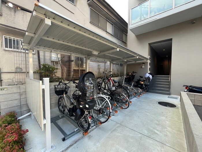 物件外観写真4　(駐輪場)