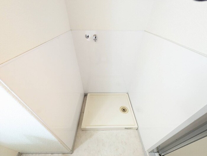 物件内観写真12　(洗濯機置場)