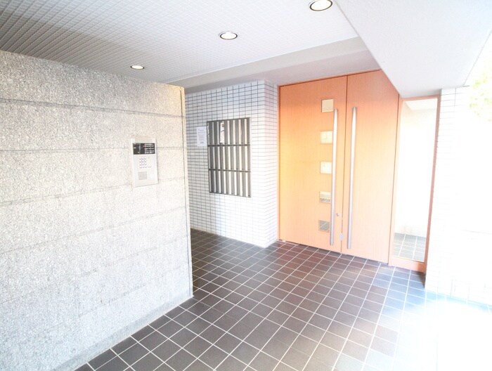 物件外観写真4　(エントランス部分)