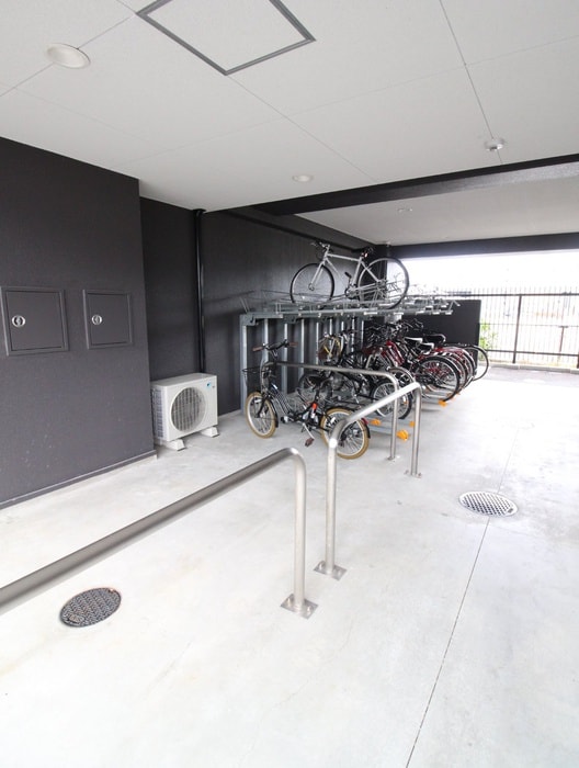 物件外観写真3　(駐輪場)