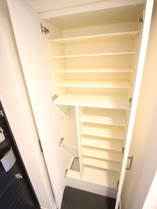 物件内観写真15　(靴箱)