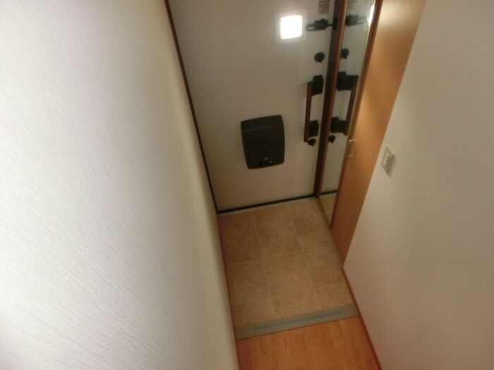 物件内観写真9　(玄関)