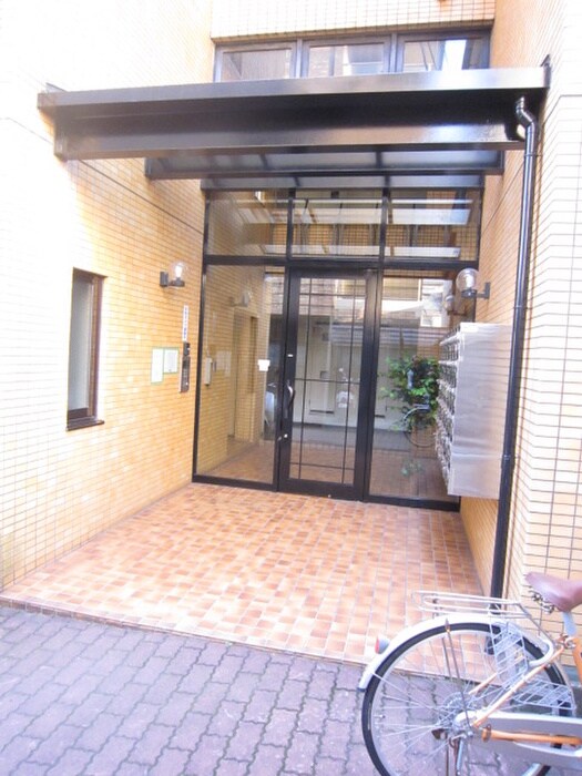 物件外観写真2　(エントランス部分)