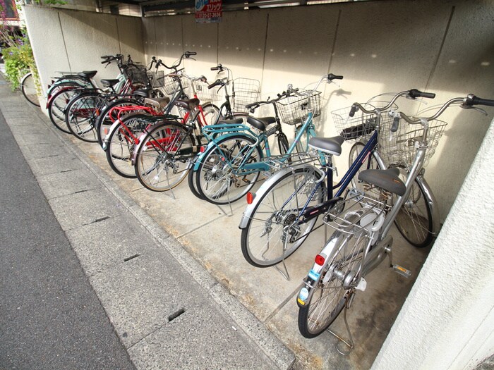 物件外観写真3　(駐輪場)