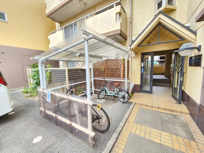 物件外観写真5　(駐輪場)