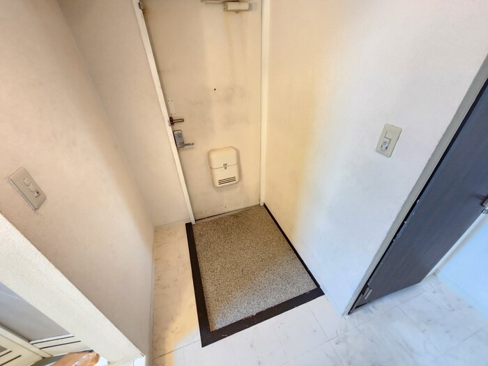 物件内観写真19　(玄関)