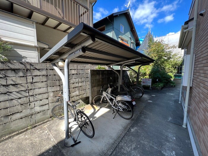 物件外観写真3　(駐輪場)